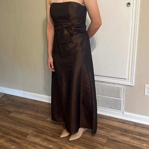 Amsale Size 8 Chocolate Brown Satin Evening Gown – Bow Waist Formal Dress - Picture 1 of 8